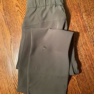 Green Lululemon pants in a size 2